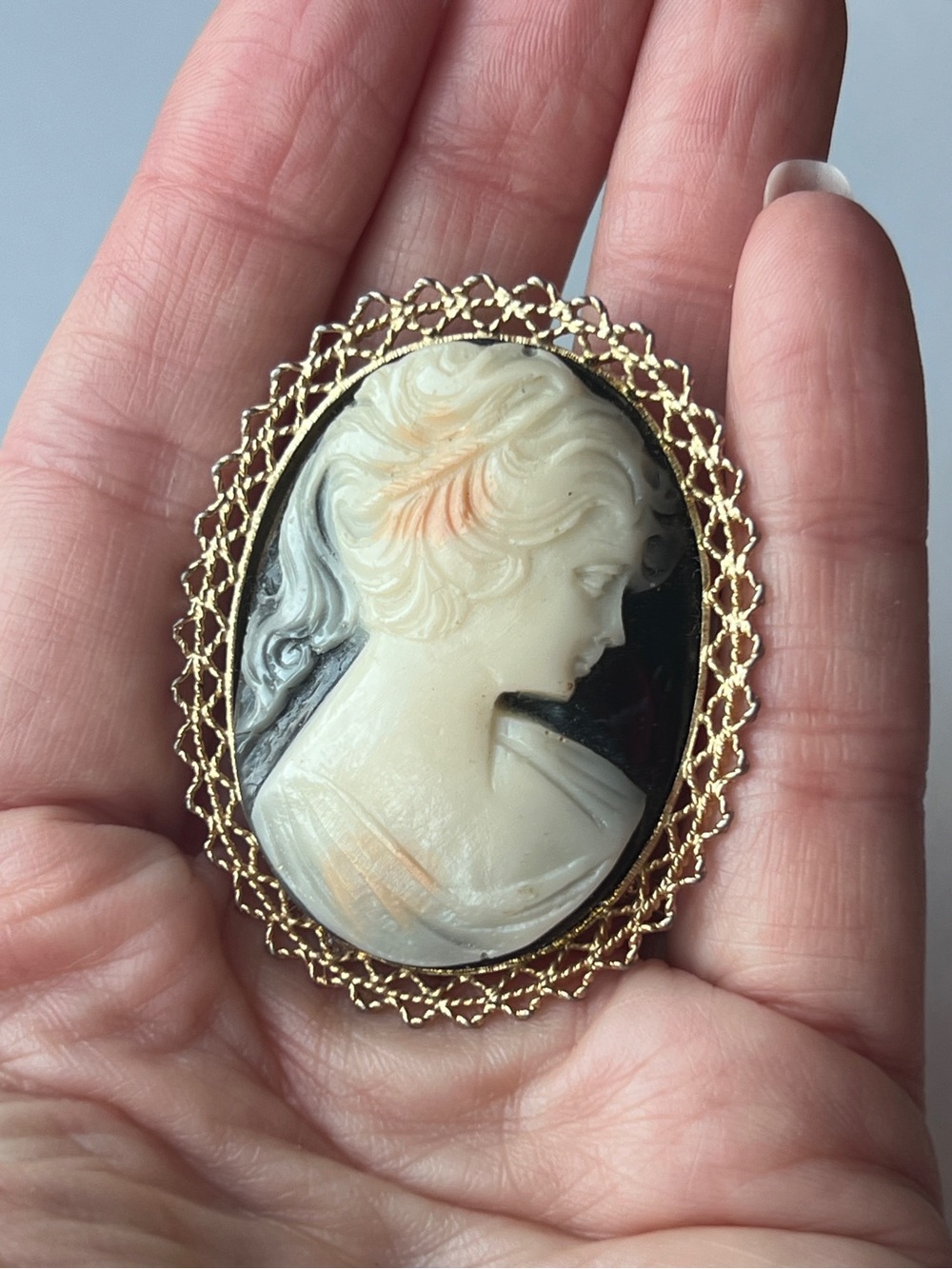 Vintage Cameo Left Facing Brooch and Pendant with Gold Tone Filigree Open Work